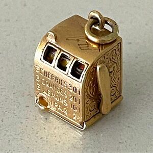 14kt. Yellow Vintage Gold Charm Pendant